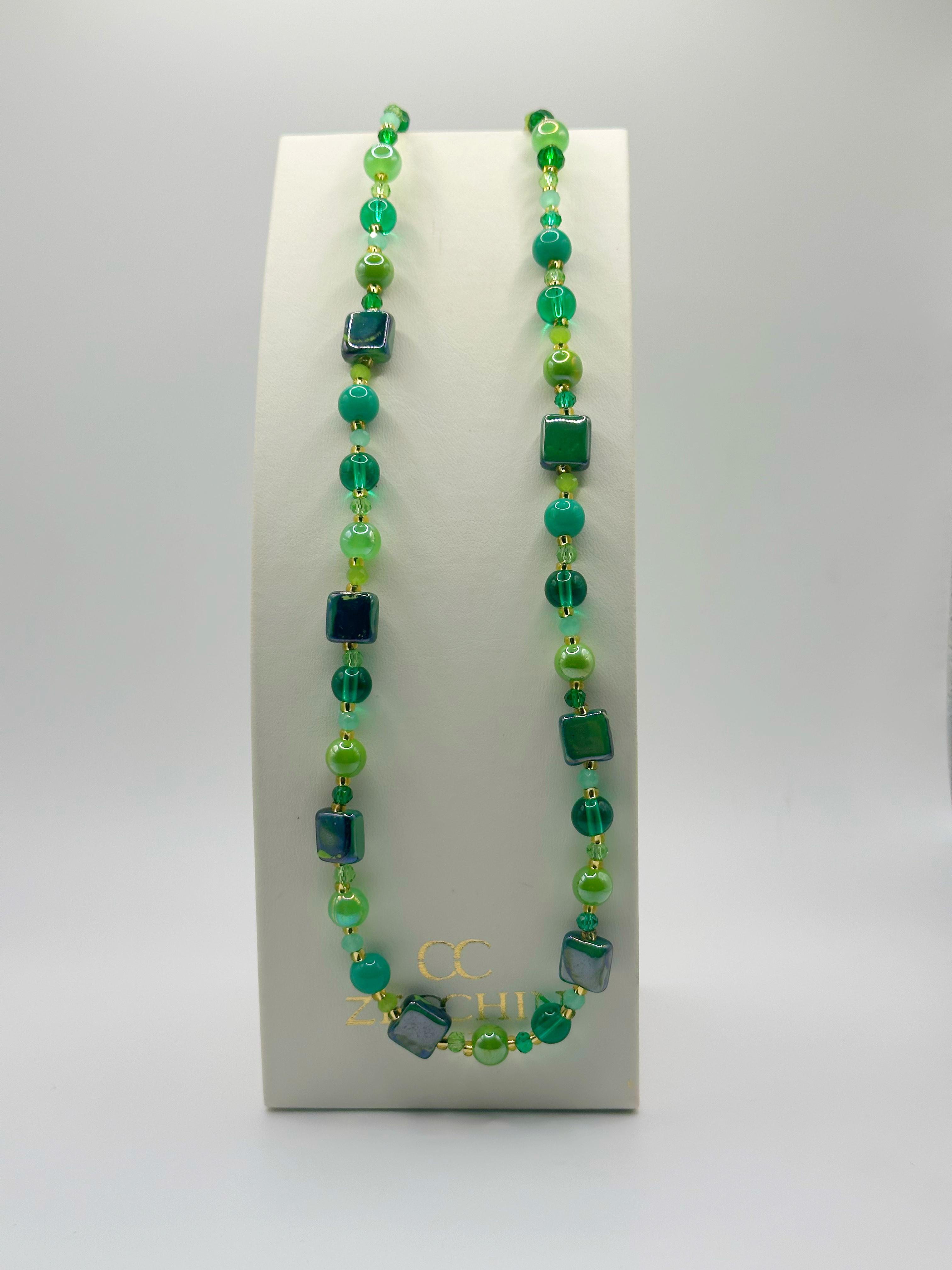 Collana Mikonos con perle cubiche in vetro di Murano, colore verde